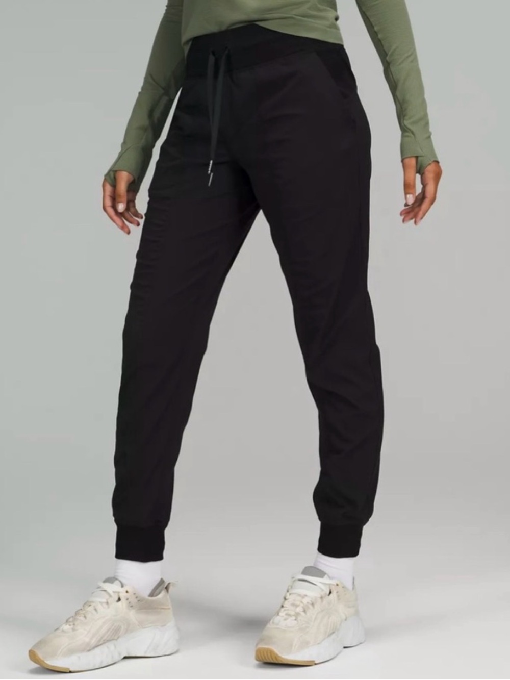 Lululemon Dance Studio Mid-Rise Jogger
Full Length color black size 4
